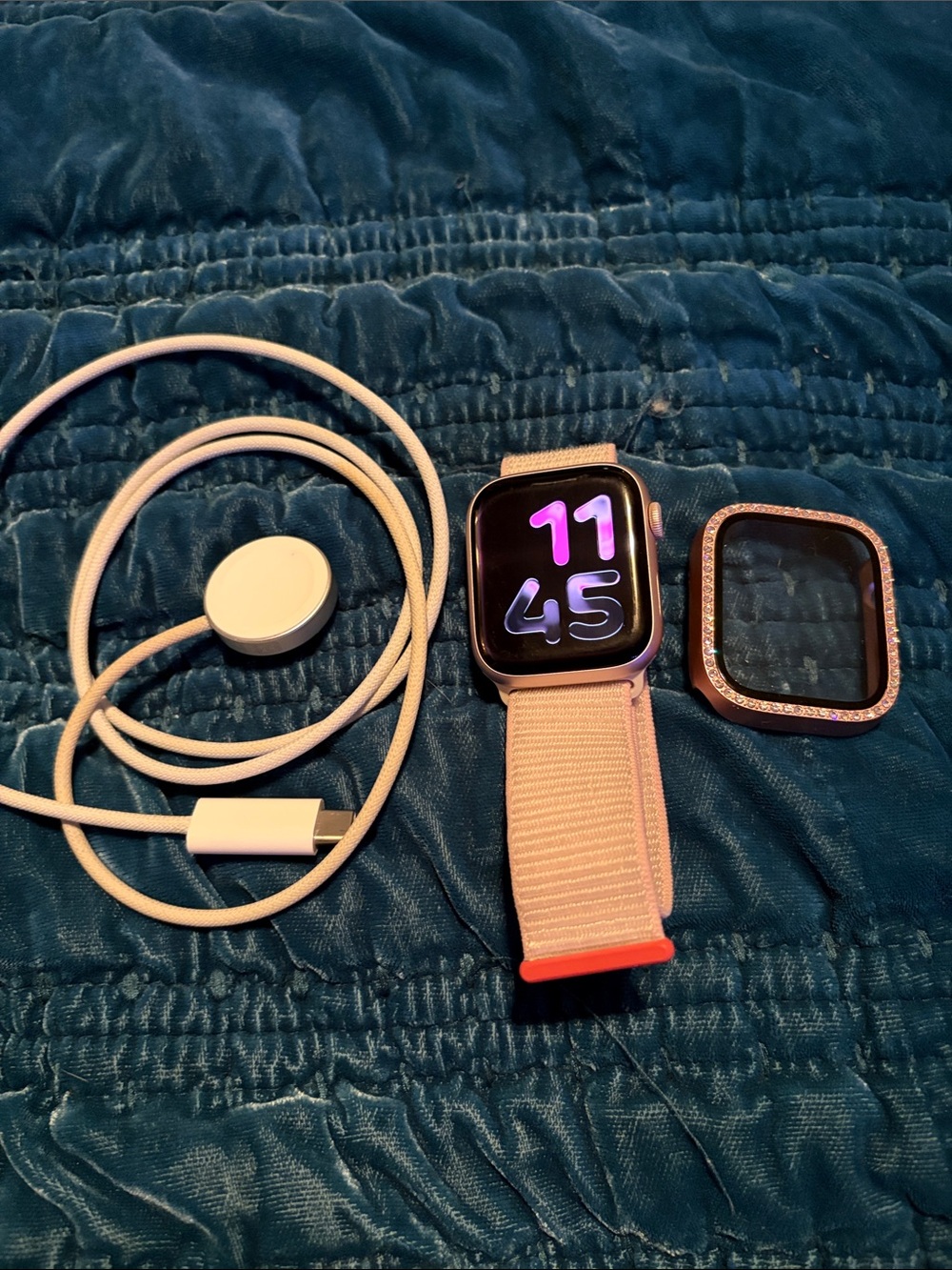 Apple Watch Series 9 45mm Pink GPS + Band, Charger & Case
